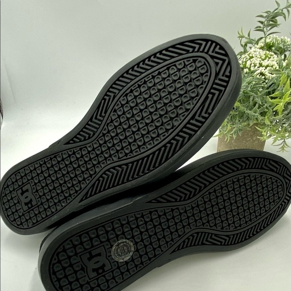 DC Shoes Men's Infinite Slip-On Skate
Shoes Black/Black/Black Sz 8 flat low top - Picture 14 of 15
